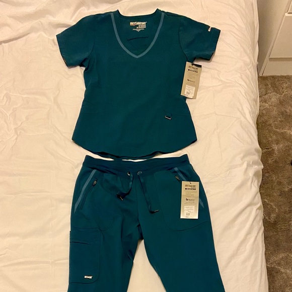 Grey’s Anatomy by Barco “Bahama” scrub shirt - Picture 1 of 2